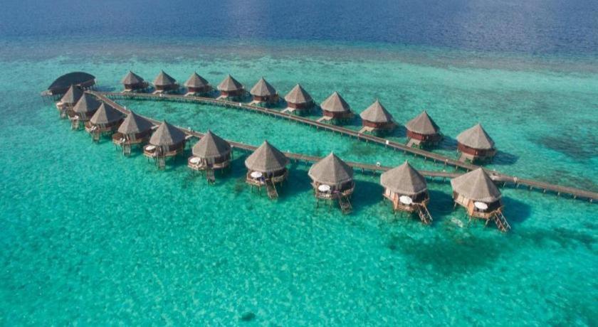 Angaga Island Resort & Spa, photograph 3.