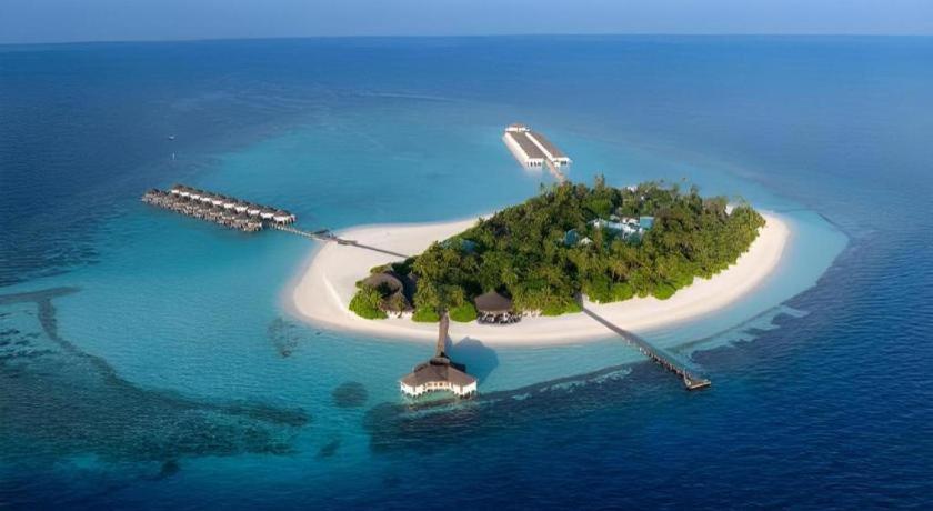 Angaga Island Resort & Spa, photograph 7.