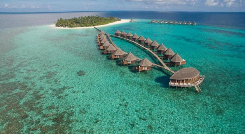Angaga Island Resort & Spa, photograph 9.