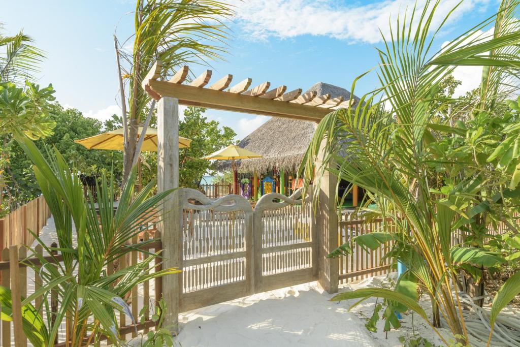 Dhigufaru Island Resort, photograph 3.
