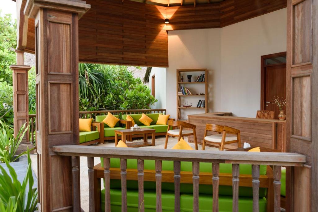 Dhigufaru Island Resort, photograph 6.