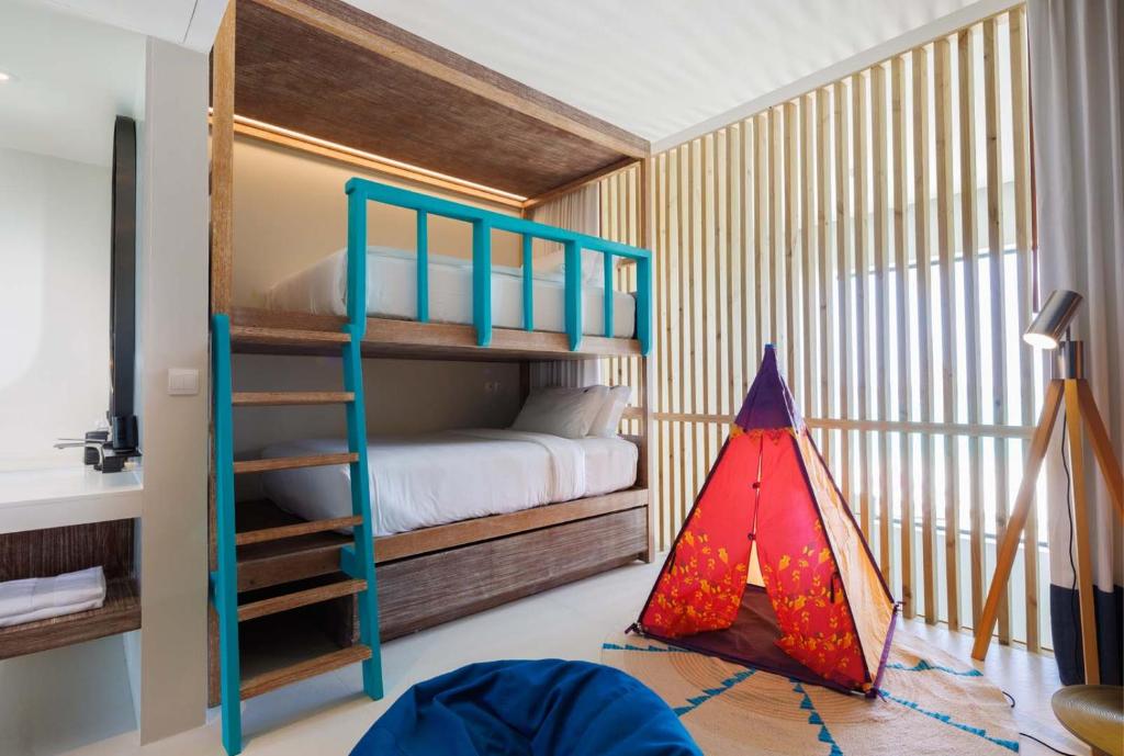 Hard Rock Hotel Maldives, photograph 9.