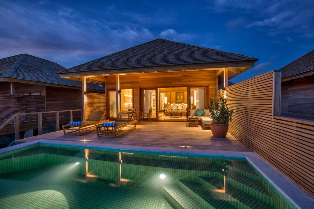 Hurawalhi Island Resort, photograph 4.