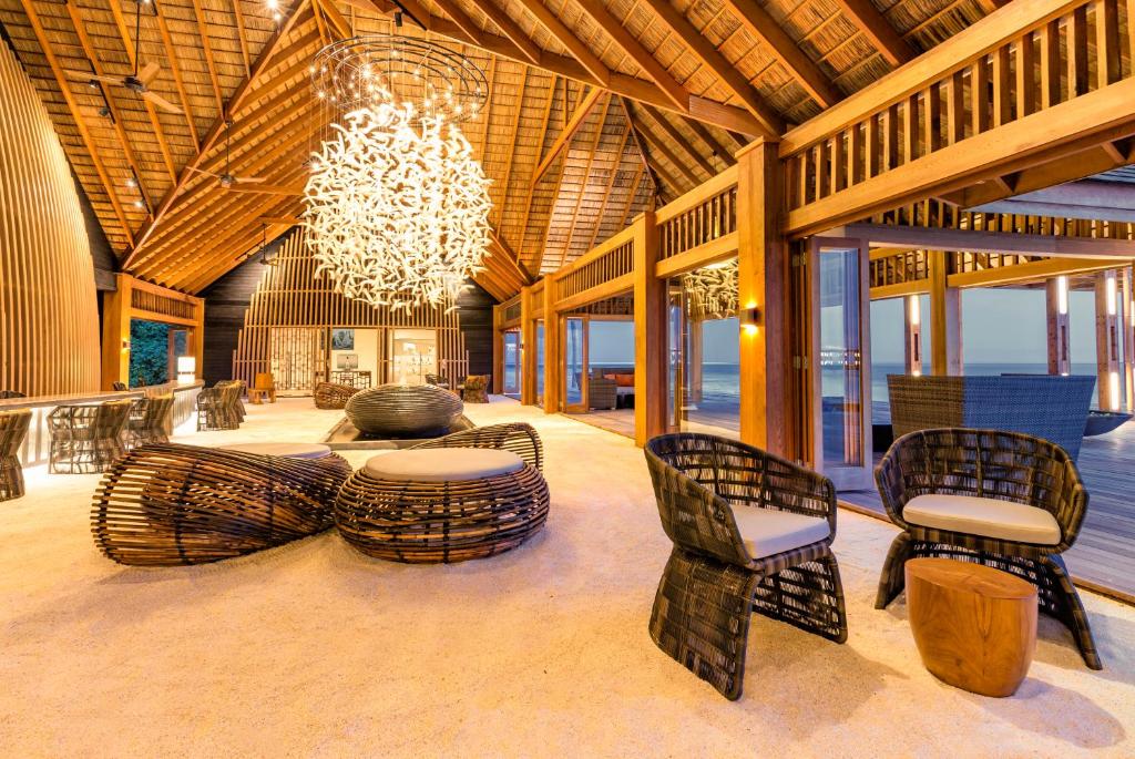 Hurawalhi Island Resort, photograph 6.