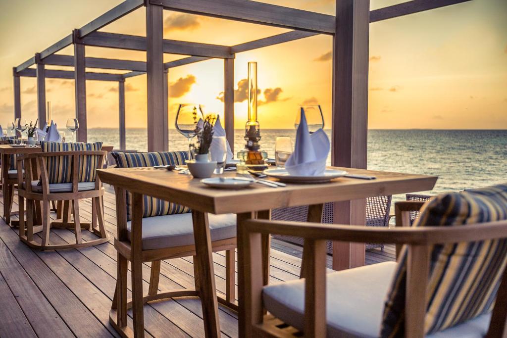Hurawalhi Island Resort, photograph 10.