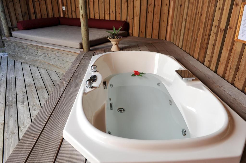 Komandoo Island Resort & Spa, photograph 7.