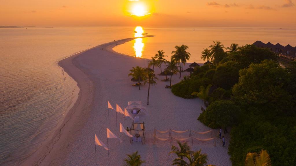 Kuredu Island Resort & Spa, photograph 1.