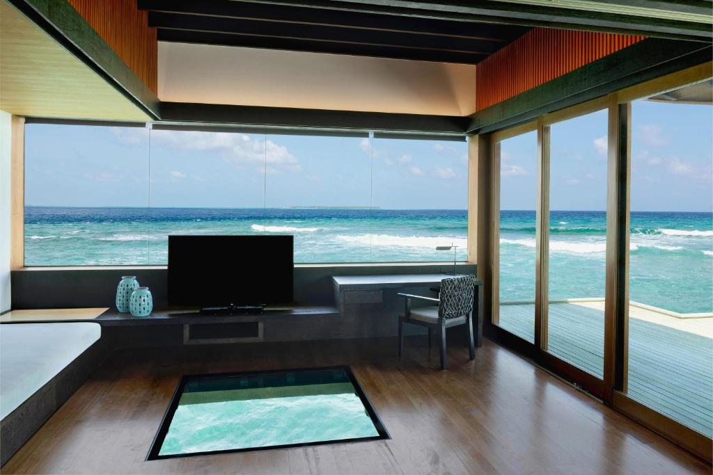 The Westin Maldives Miriandhoo Resort, photograph 2.