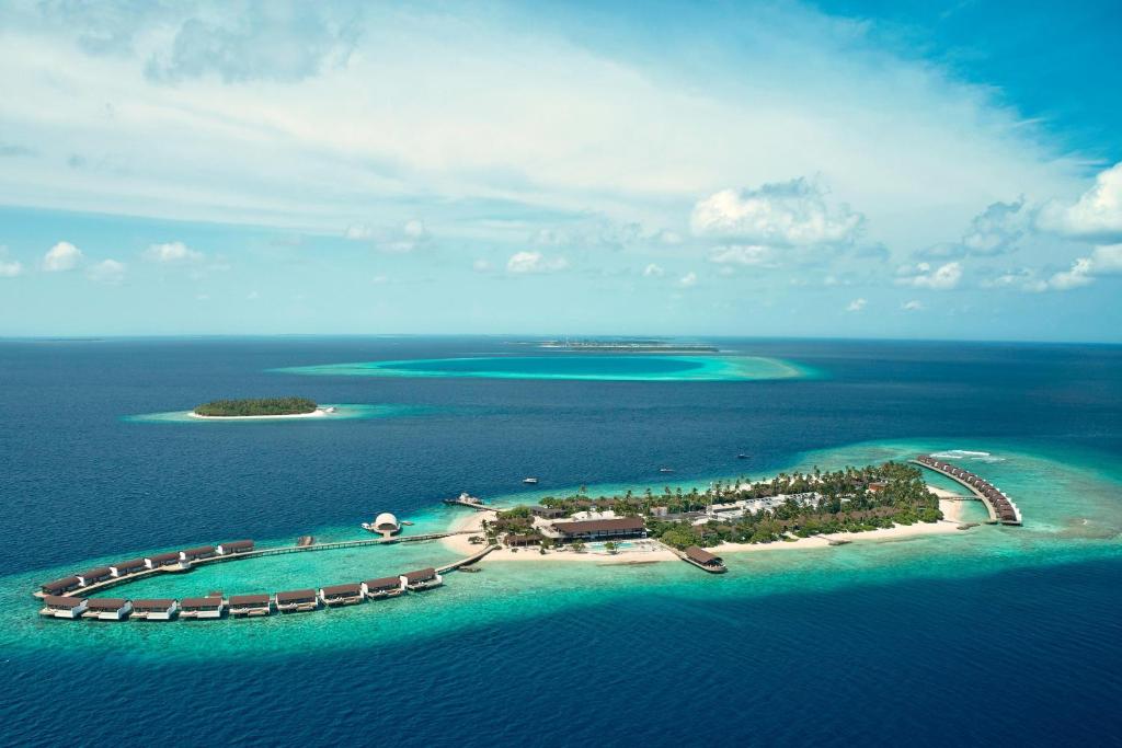 The Westin Maldives Miriandhoo Resort, photograph 3.