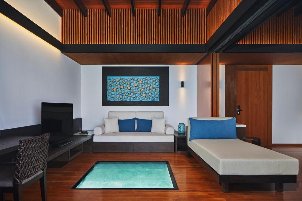 The Westin Maldives Miriandhoo Resort, photograph 5.