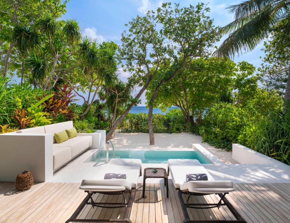 The Westin Maldives Miriandhoo Resort, photograph 6.