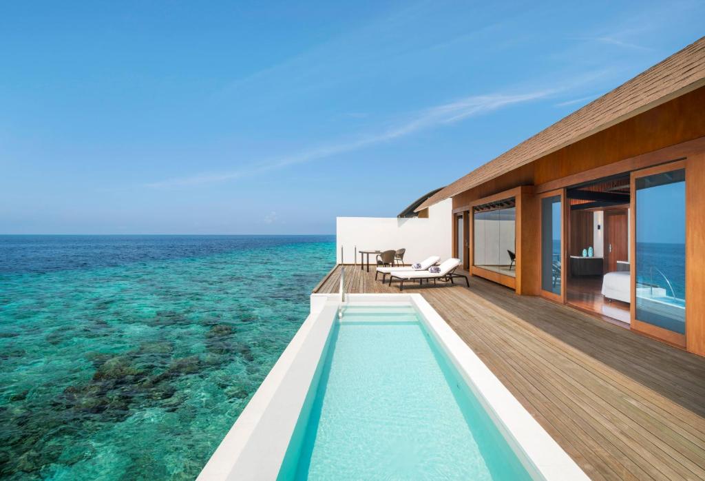 The Westin Maldives Miriandhoo Resort, photograph 9.